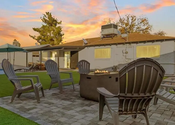 Old Town Pool Guest Casita Putting Green