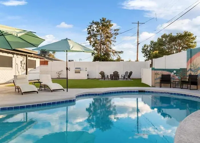 Old Town Pool Guest Casita Putting Green