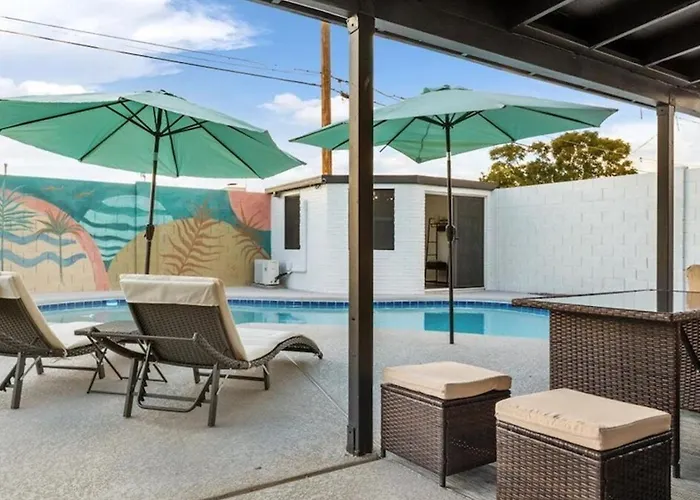Dom wakacyjny Old Town Pool Guest Casita Putting Green *